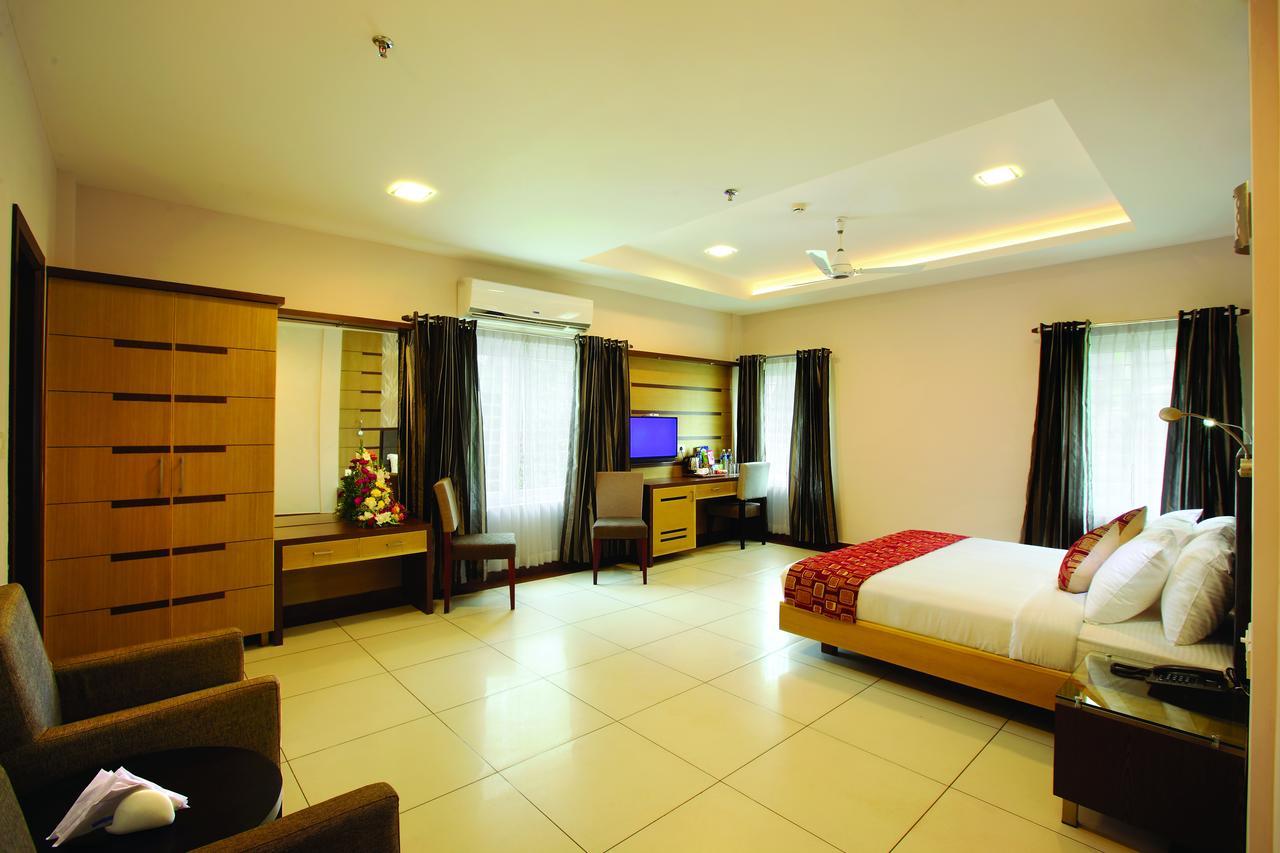 Hotel Aswathy Kodungallur Exterior photo
