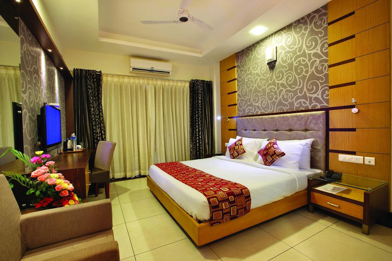 Hotel Aswathy Kodungallur Exterior photo