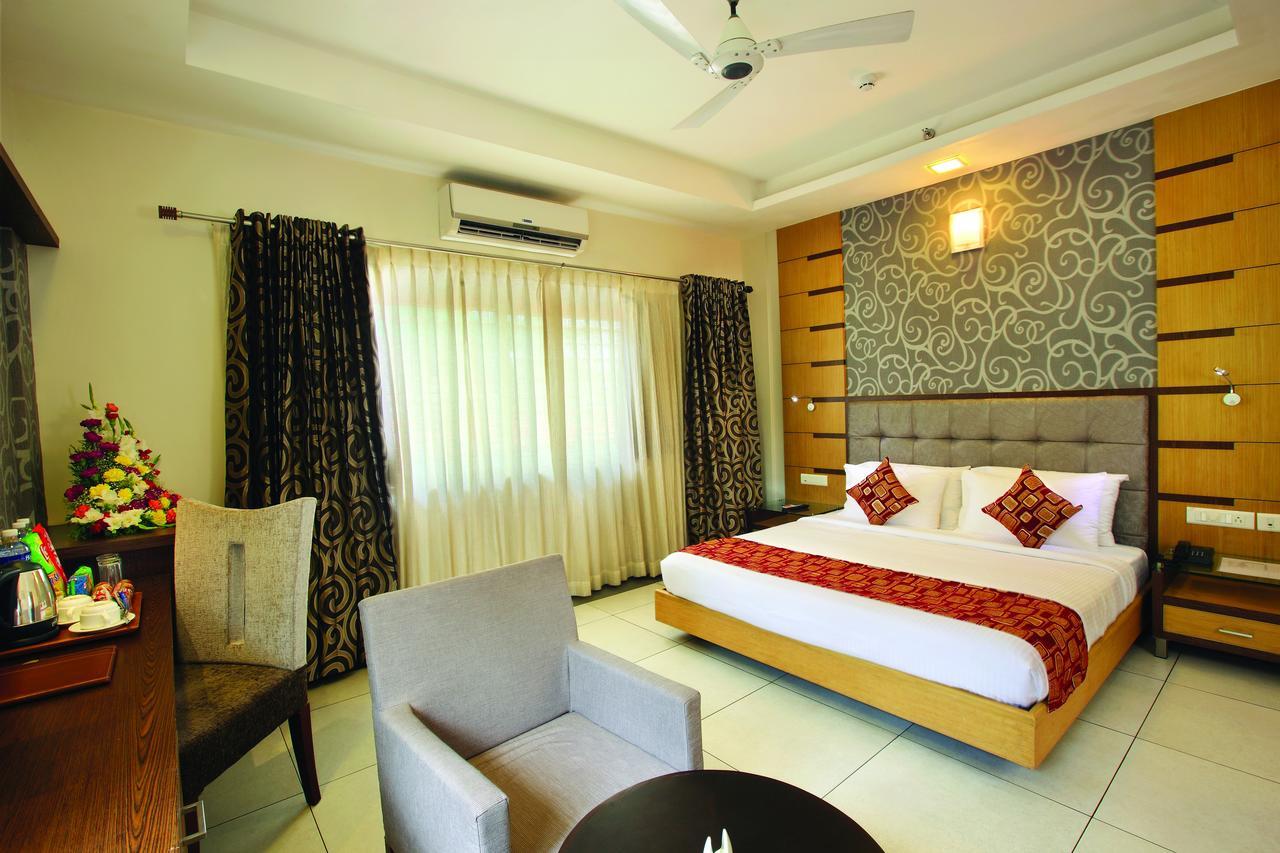Hotel Aswathy Kodungallur Exterior photo