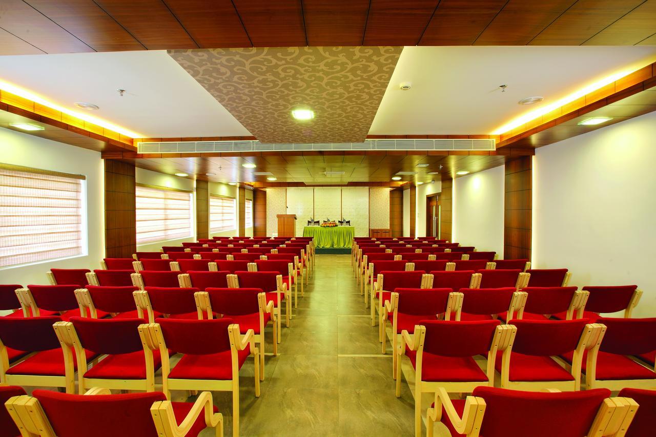 Hotel Aswathy Kodungallur Exterior photo