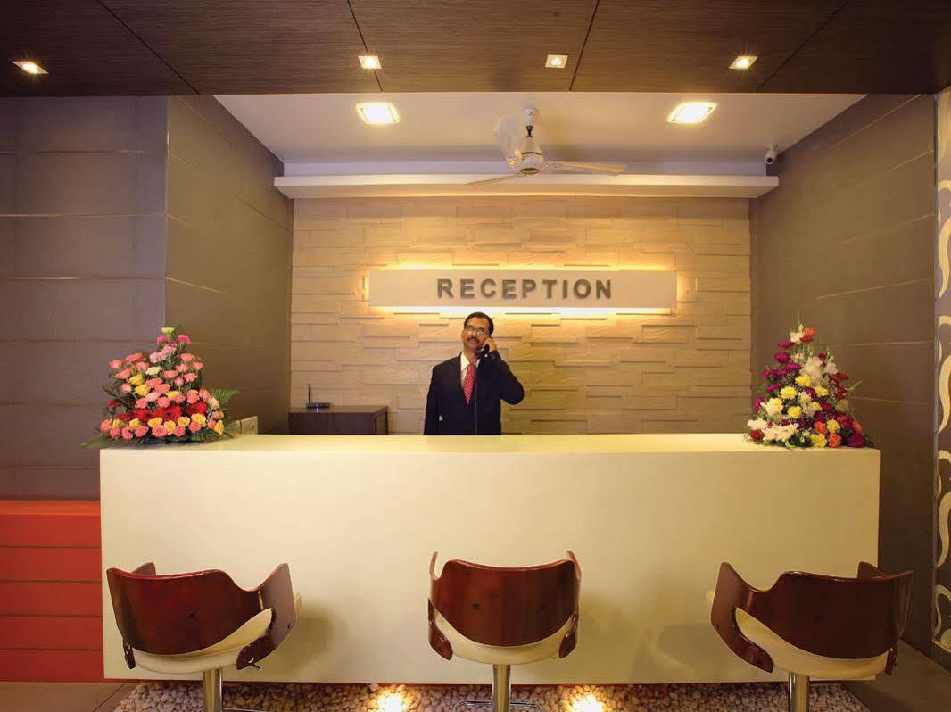 Hotel Aswathy Kodungallur Exterior photo